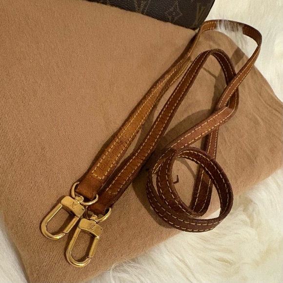 ✨LOUIS VUITTON✨ Authentic Monogram Spontini Crossbody 2 Way Strap With Dust Bag - Picture 5 of 17